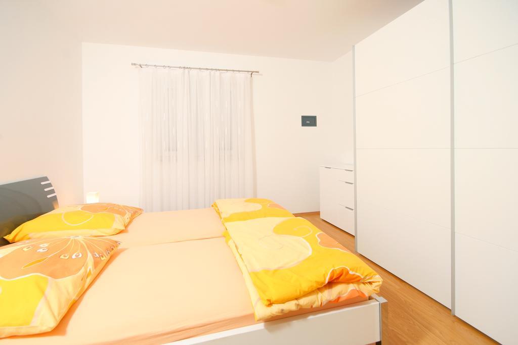 Apartmani Mane Trogir Exteriör bild