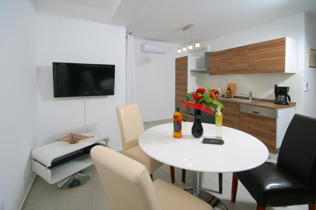 Apartmani Mane Trogir Exteriör bild