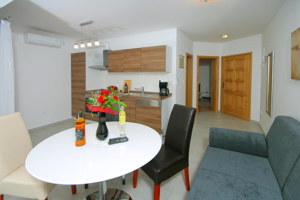 Apartmani Mane Trogir Exteriör bild