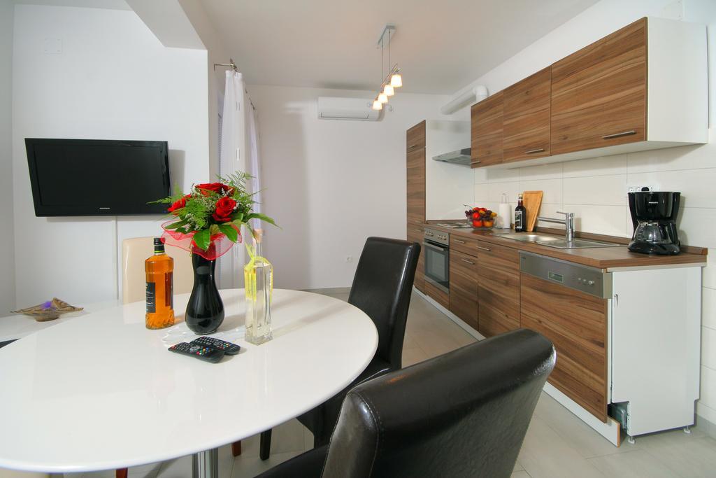 Apartmani Mane Trogir Exteriör bild