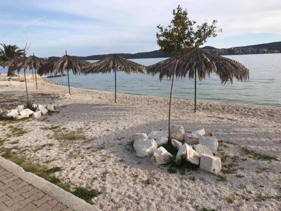 Apartmani Mane Trogir Exteriör bild